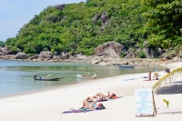 Солнечные ванны. Thongtakian beach