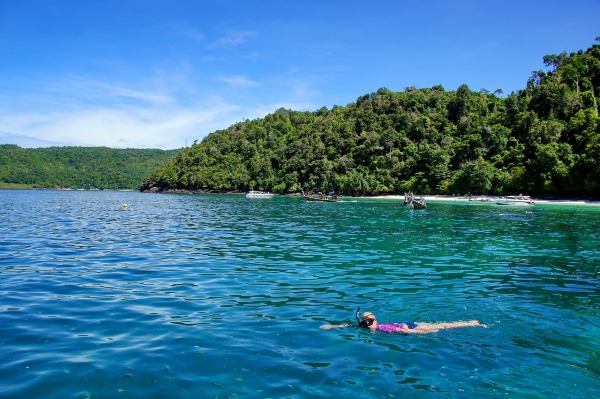 Вид на восточную часть Monkey beach со стороны моря