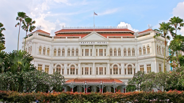 Отель Raffles, построенный в 1887 году - одна из достопримечательностей и символ Сингапура