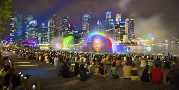 Световое шоу на набережной Сингапура
