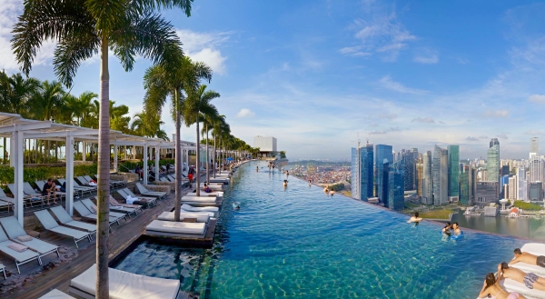 Уникальный бассейн отеля Marina Bay Sands