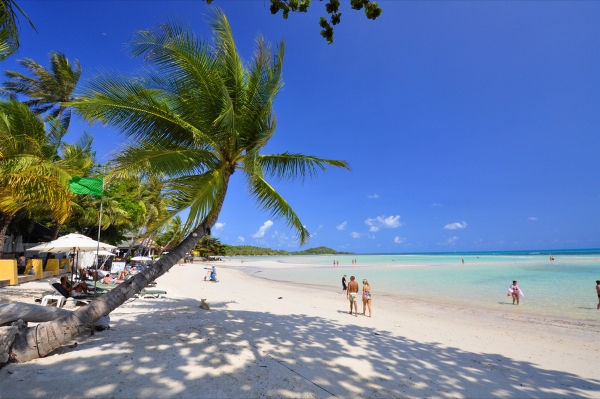 Центр пляжа Chaweng Yai, напротив острова Матланг (Koh Matlang)