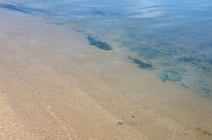 Вода и дно у берега на пляже Тонг Танот