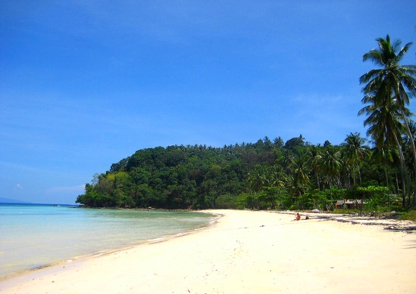 Вид на южную часть Loh Moo Dee beach